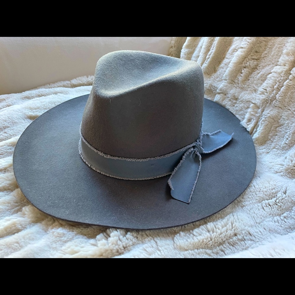 Olive & Pique Women's Hat, Grey, NWT